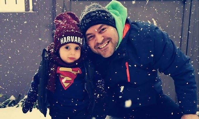 Ο Παναγιώτης-Ραφαήλ στέκεται στα πόδια του και χαίρεται το χιόνι – Συγκινεί το μήνυμα των γονιών του