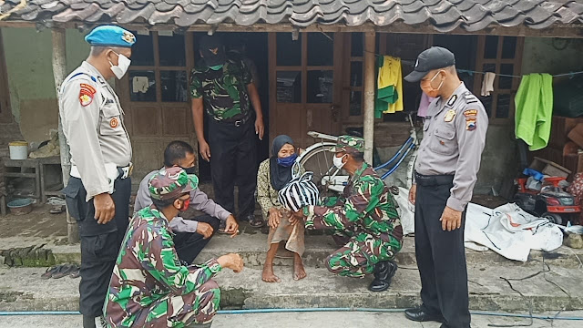 Peduli Warga Terdampak Corona, TNI polri Di Klaten Salurkan Bantuan