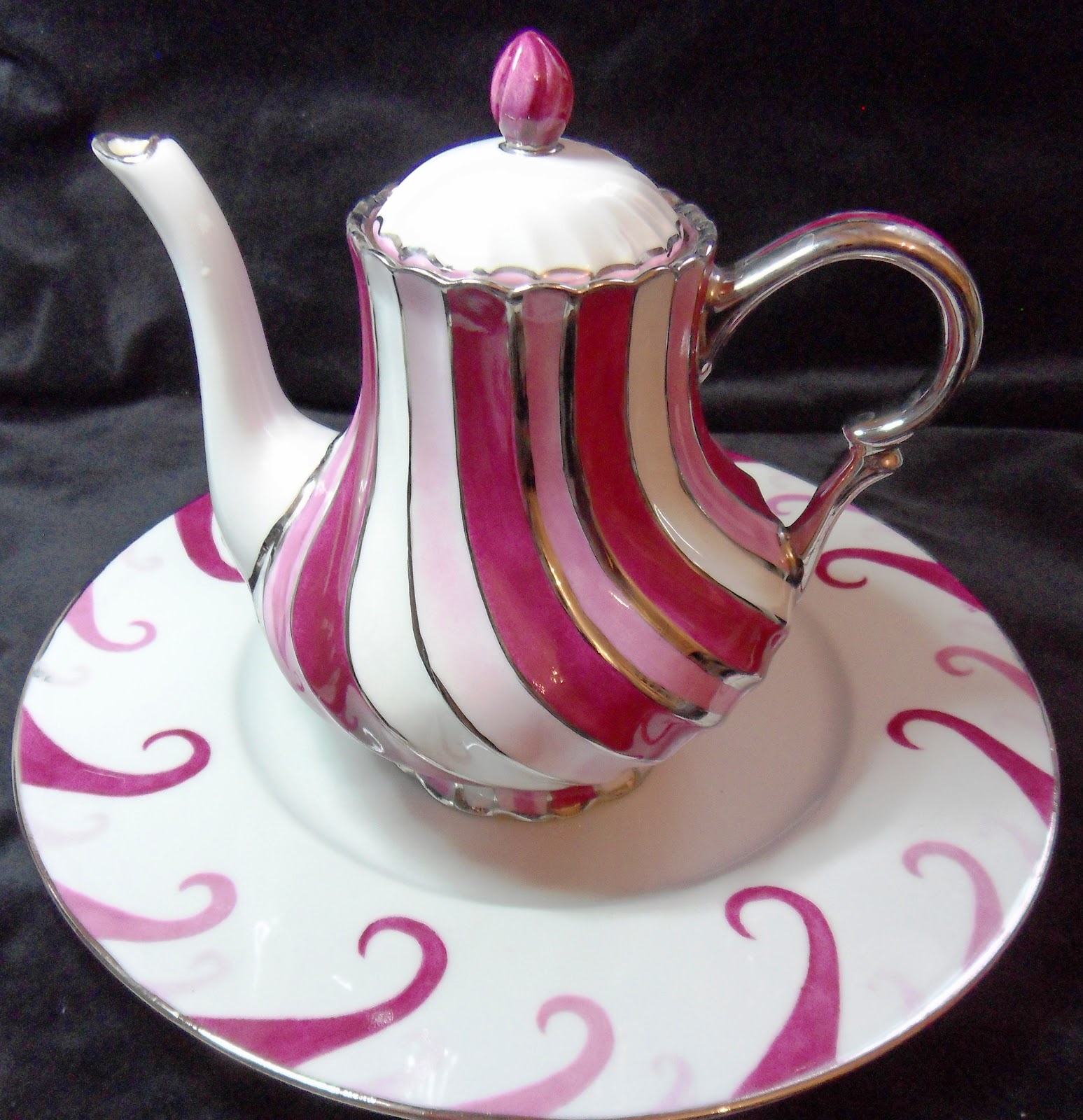 Peinture sur porcelaine: Théière & Assiettes pour cadeau personnalisé