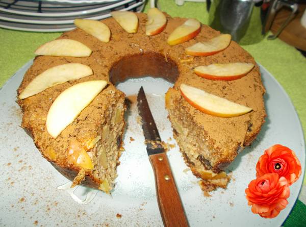 Bolo de aveia com maçã e ameixa Bolo de aveia com maçã e ameixa