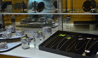 A Review of Jewelry Display: Why it Works and Why Not