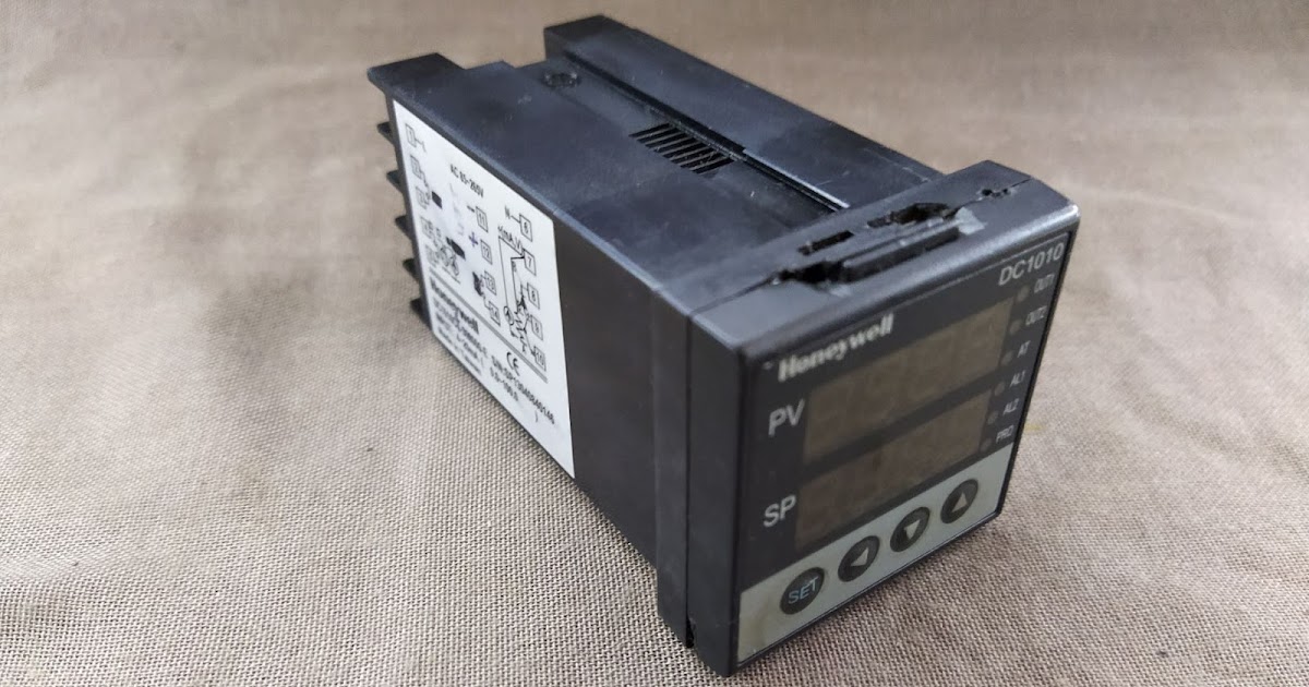 HONEYWELL DC1010 TEMPERATURE CONTROLLER DC1010CT302000E