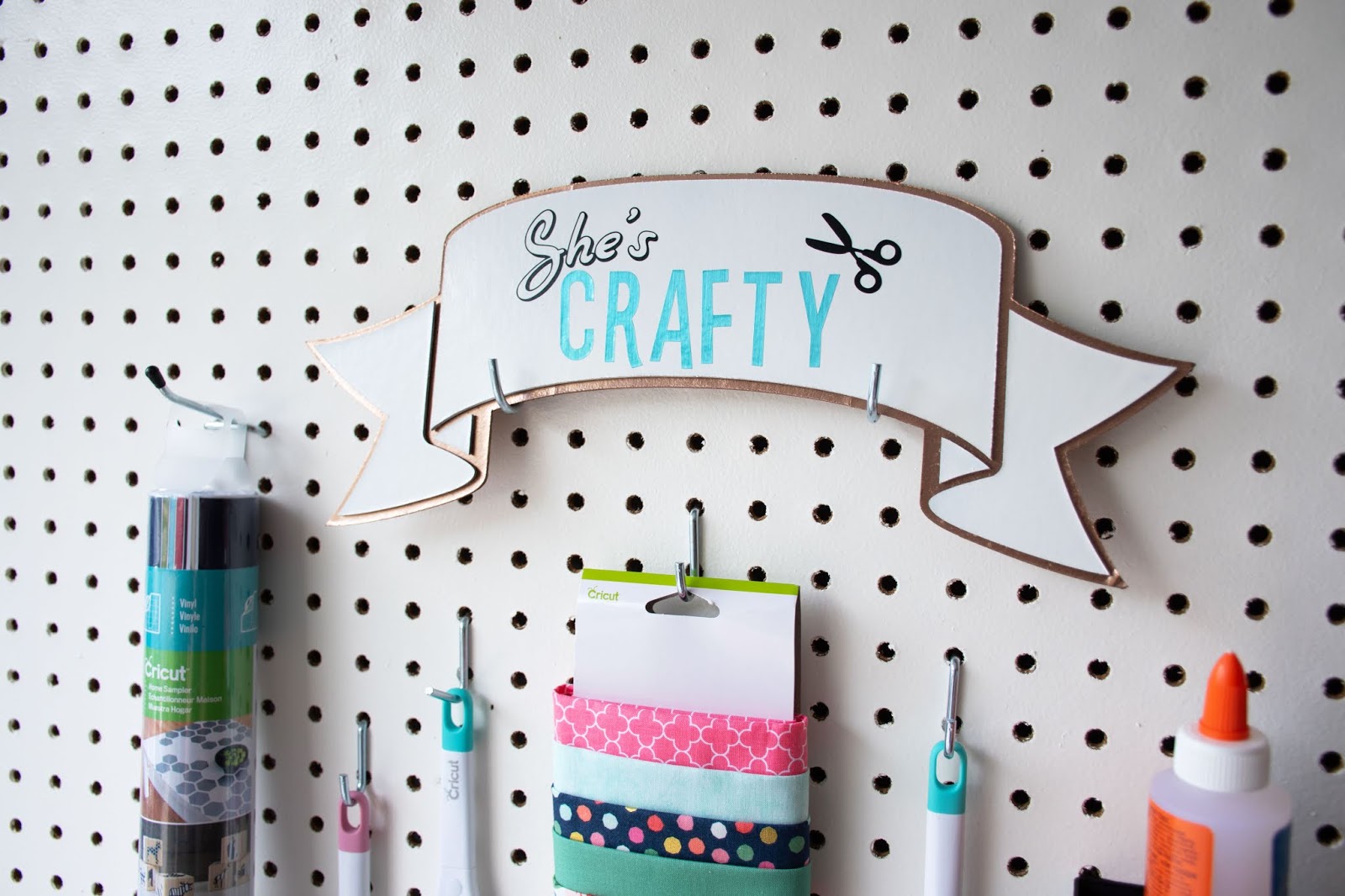 Woman in Real Life: She's Crafty DIY Chipboard Sign and How To Use