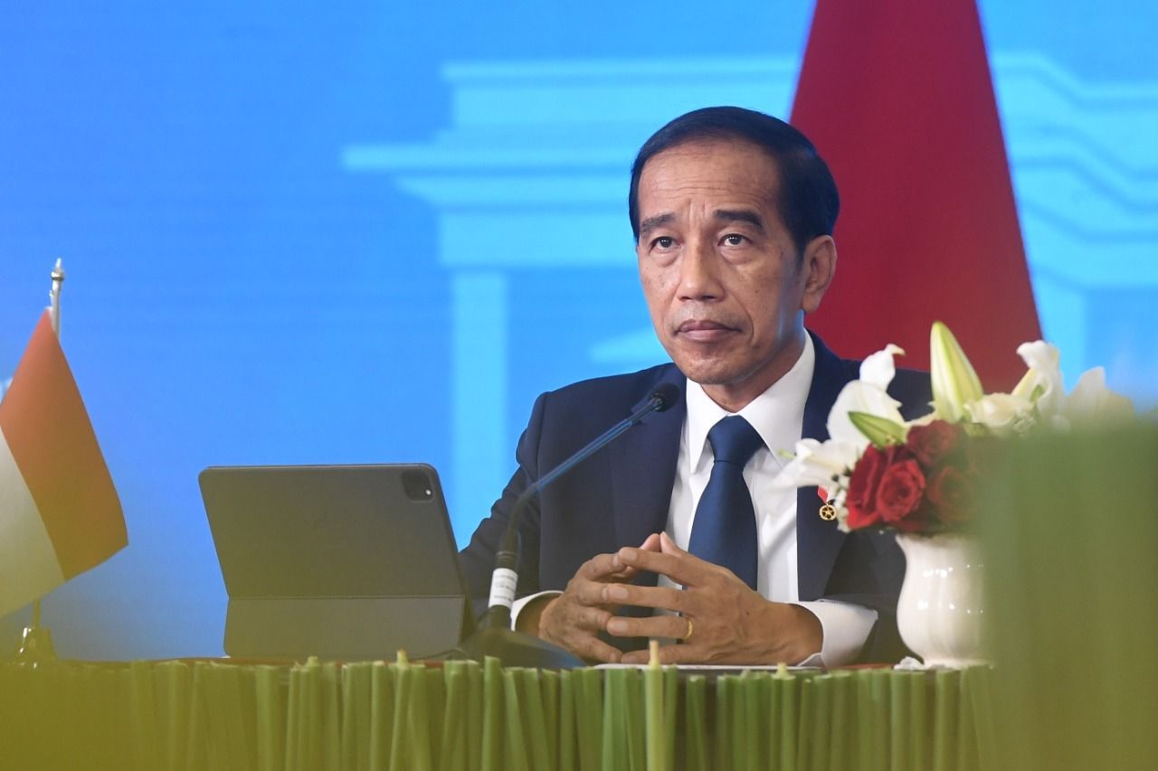 Netizen Ngamuk Gegara Jokowi Terapkan UU Cipta Kerja: Rezim Ini Bukan Pro Rakyat & UUD, Tapi Nurutin Kemauan China!
