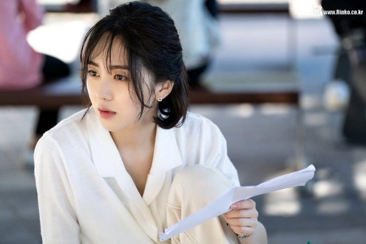 민낮vs화장했을때 차이가 별로 없는 돌출신 배우 | 인스티즈