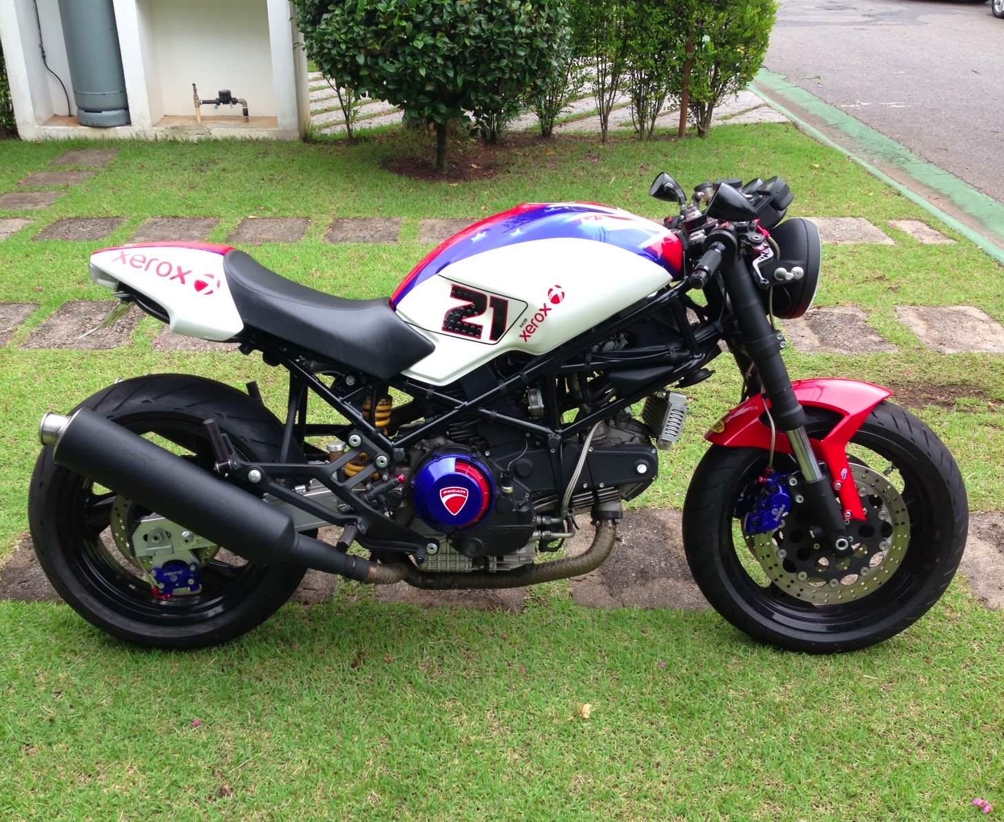 Cafe Racer Special Ducati Monster 900 Special by Rodolfo