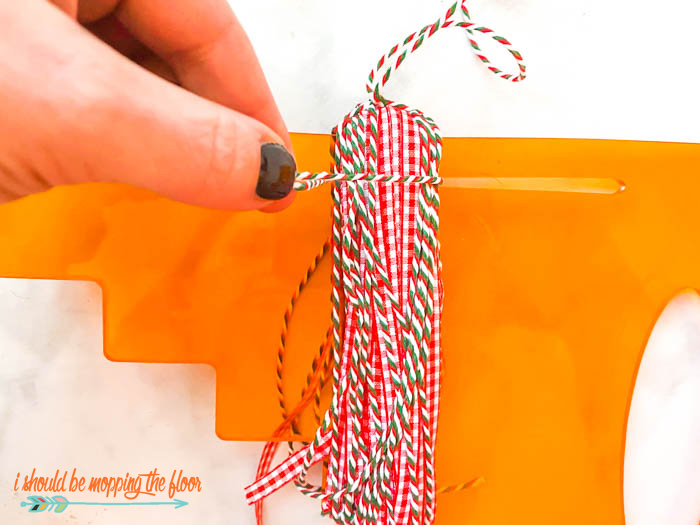 How to Make Christmas Tassels i should be mopping the floor