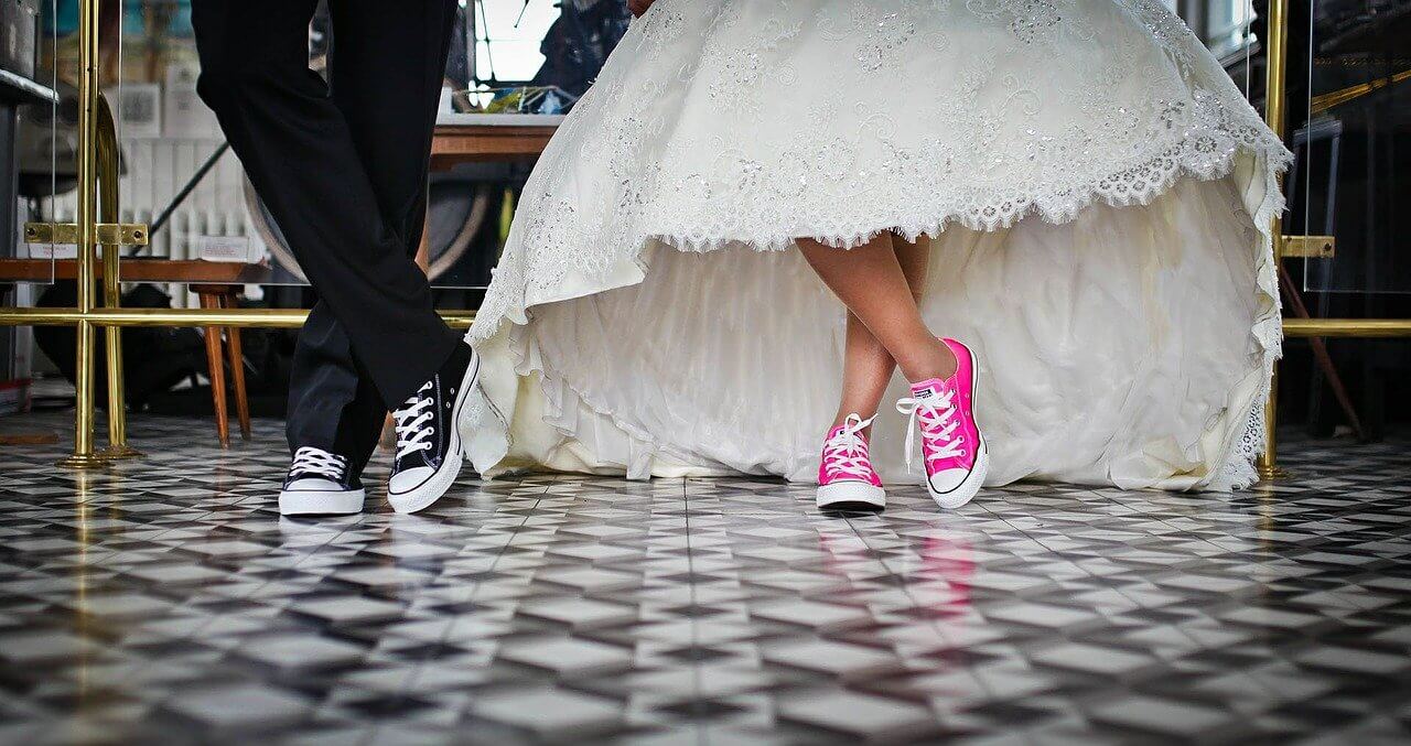 Most Useful Apps Keep Your Wedding Preparation Costs Down