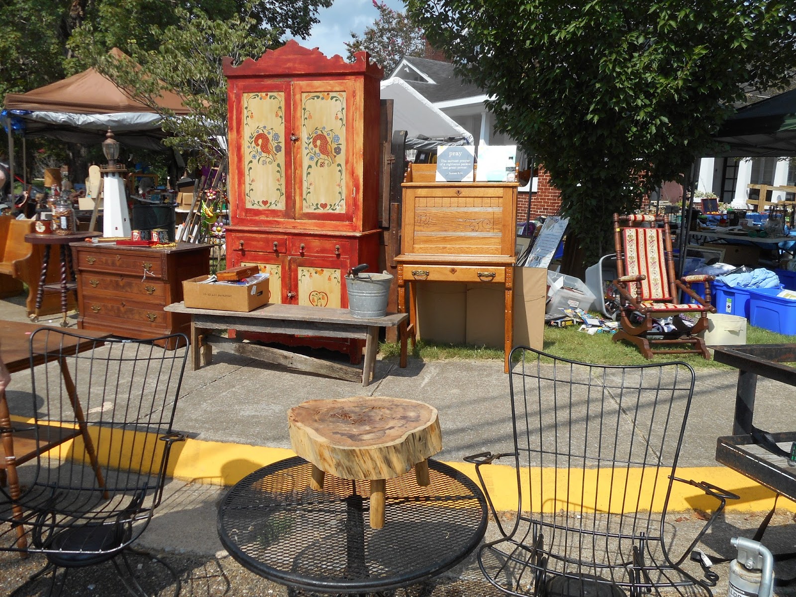 Mai Thai Wanderings Looking for Bargains at the World's Longest Yard