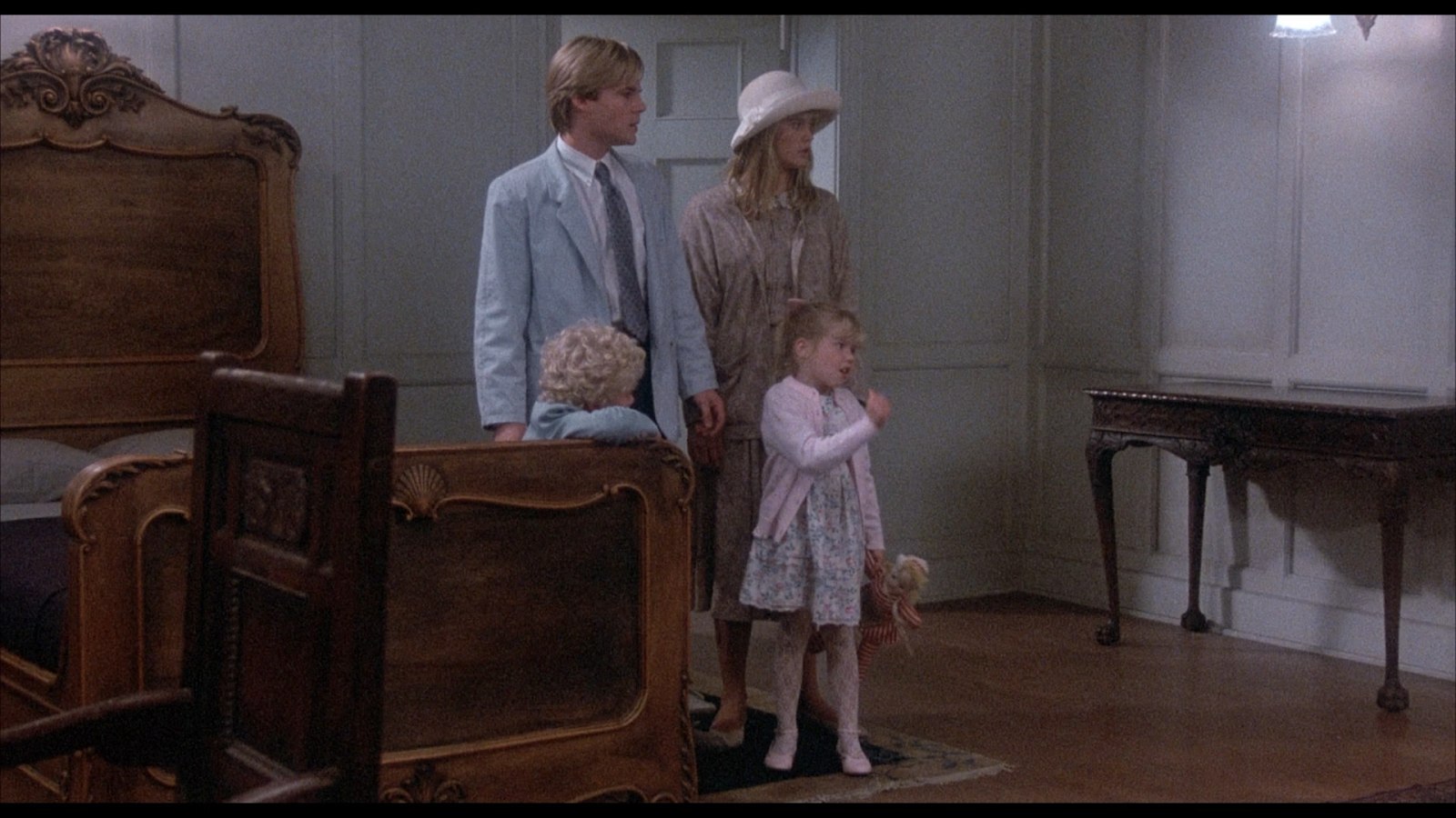 Screenshot Saturday Flowers in the Attic (1987) (Arrow Video) + Trailer