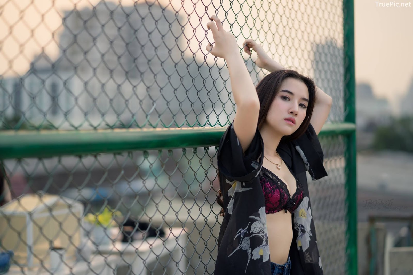 Thailand sexy angel Ploywarin Tippakorn - Black-pink bra and jean on sunset - Picture 16