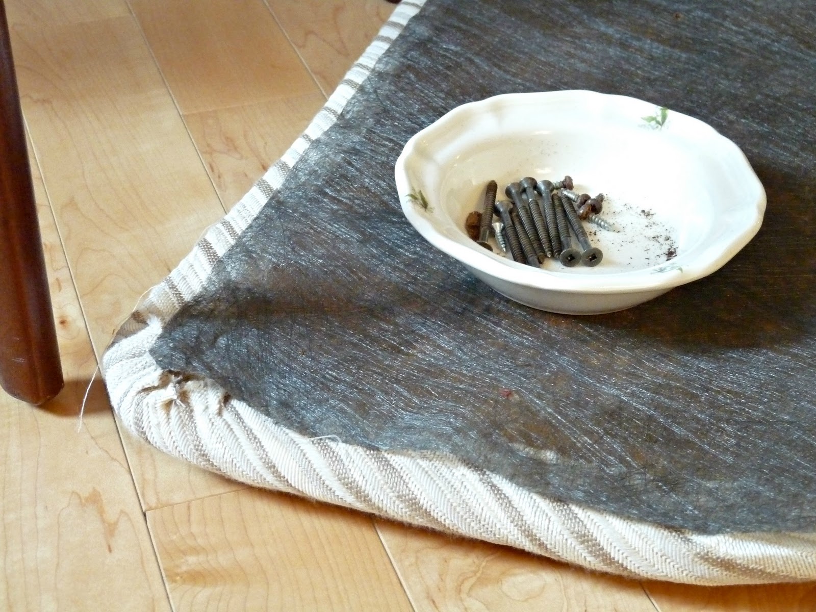 How to Reupholster a Dining Room Chair Seat // Tips and Tricks for DIY Upholstery
