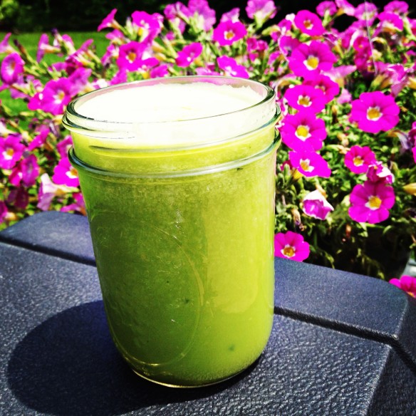 Green Juicing For Peak Performance: How to Get All Your Vitamins Before ...