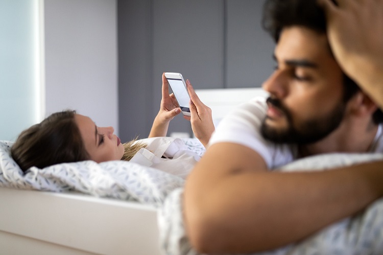 5 Sinais de Estar Insatisfeito Com um Relacionamento 5 Sinais de Estar Insatisfeito Com um Relacionamento
