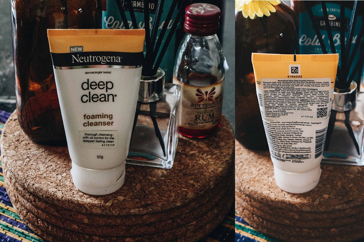 Review Neutrogena Deep Clean Foaming Cleanser.