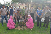 250 Batang Pohon Ditanam di Sekitar Area Kantor Dan di Pinggir Sungai, Polsek Simpang Pematang Mesuji Lampung