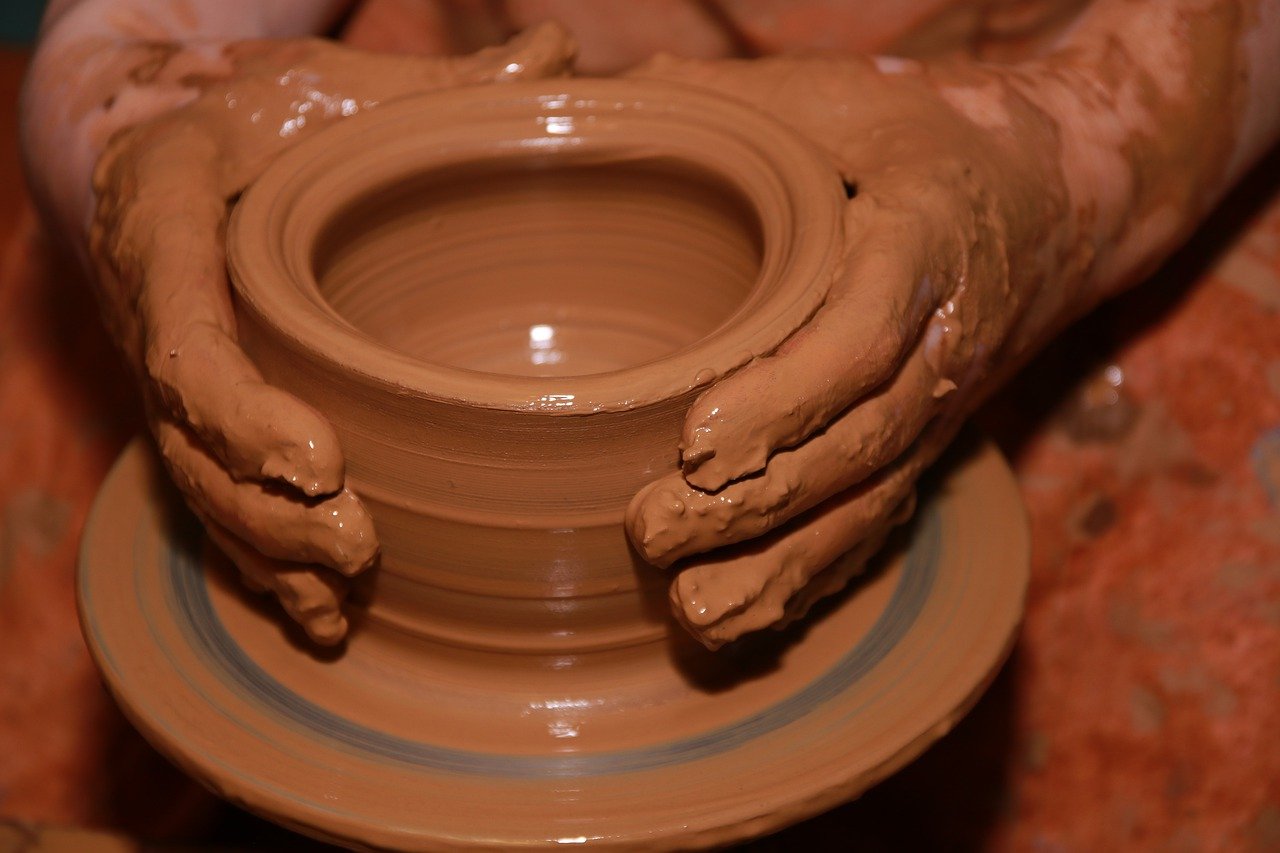 Cara Membuat Keramik dari Tanah Liat Seperti Ahli Beserta 