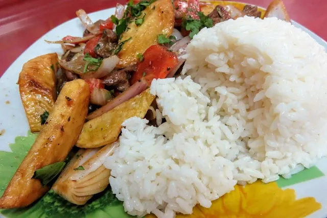 Food in Peru: Lomo saltado in Lima