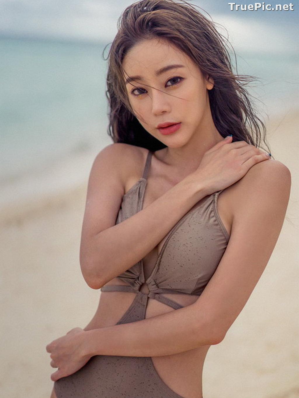 Image Korean Fashion Model - Hyun Kyung - Warm Brown Monokini - TruePic.net - Picture-7