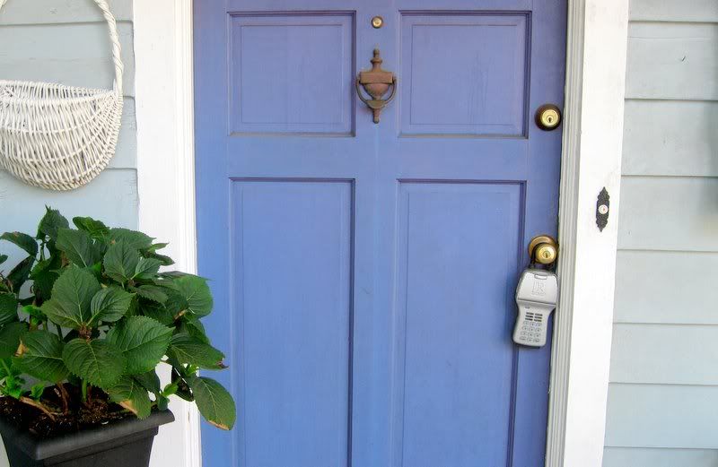 Pick a Paint Color with Personality Periwinkle DIY Home Staging Tips