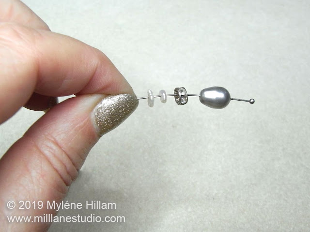 Head pin strung with teardrop pearl, rondelle and Keshi pearls