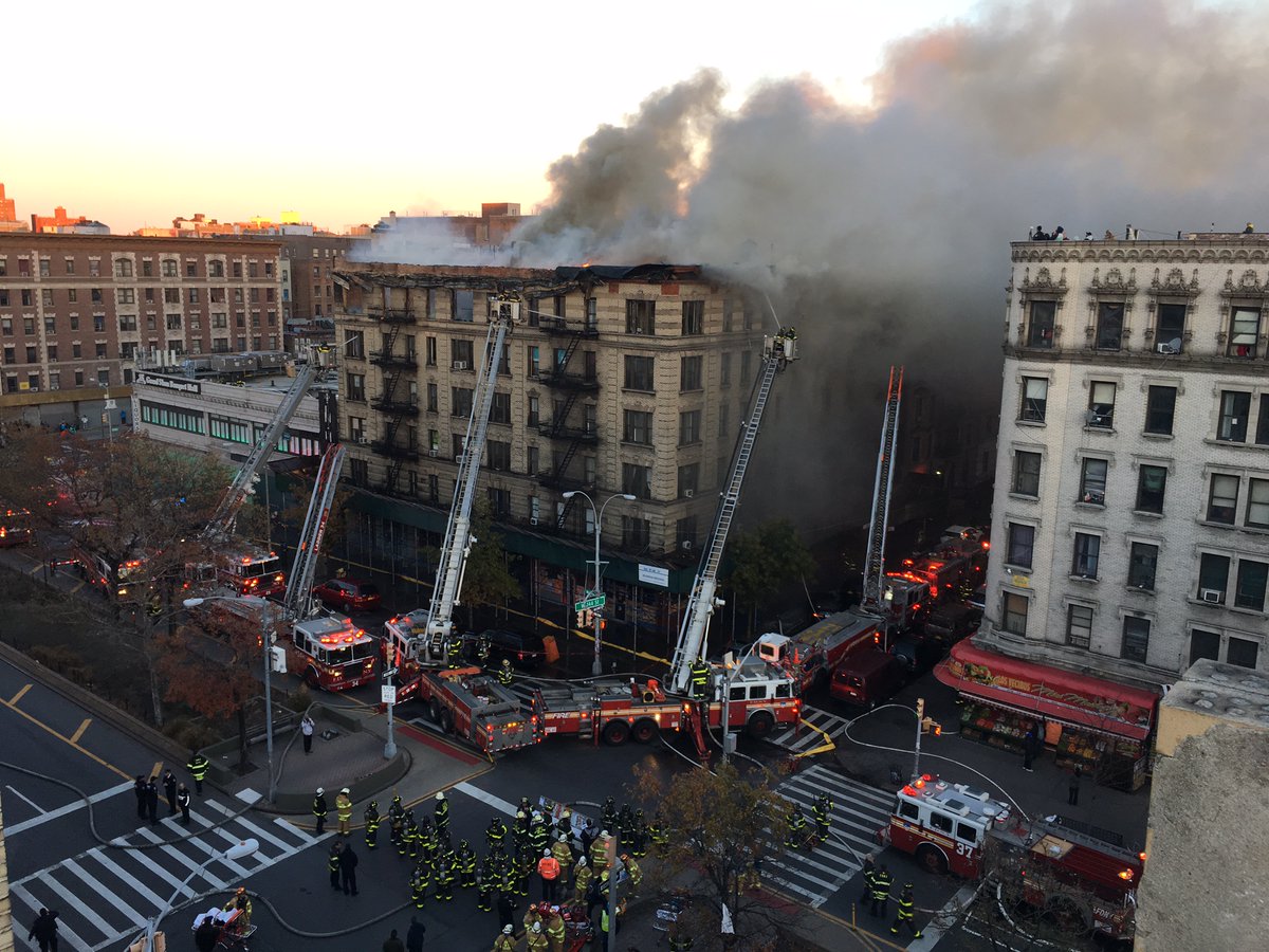 Пожар на манхеттене 1994 год. Пожар нью-йорк фильм. Какое здание сгорело. Какое здание сгорело. Технологический институт санкт-петербург пожар.