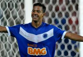 GloboEsporte.com > Futebol > Cruzeiro - NOTÍCIAS - Adilson Batista não  descarta escalar Cruzeiro com três atacantes