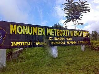 Pesona Temanggung: Pesona Wisata Monumen Meteorit