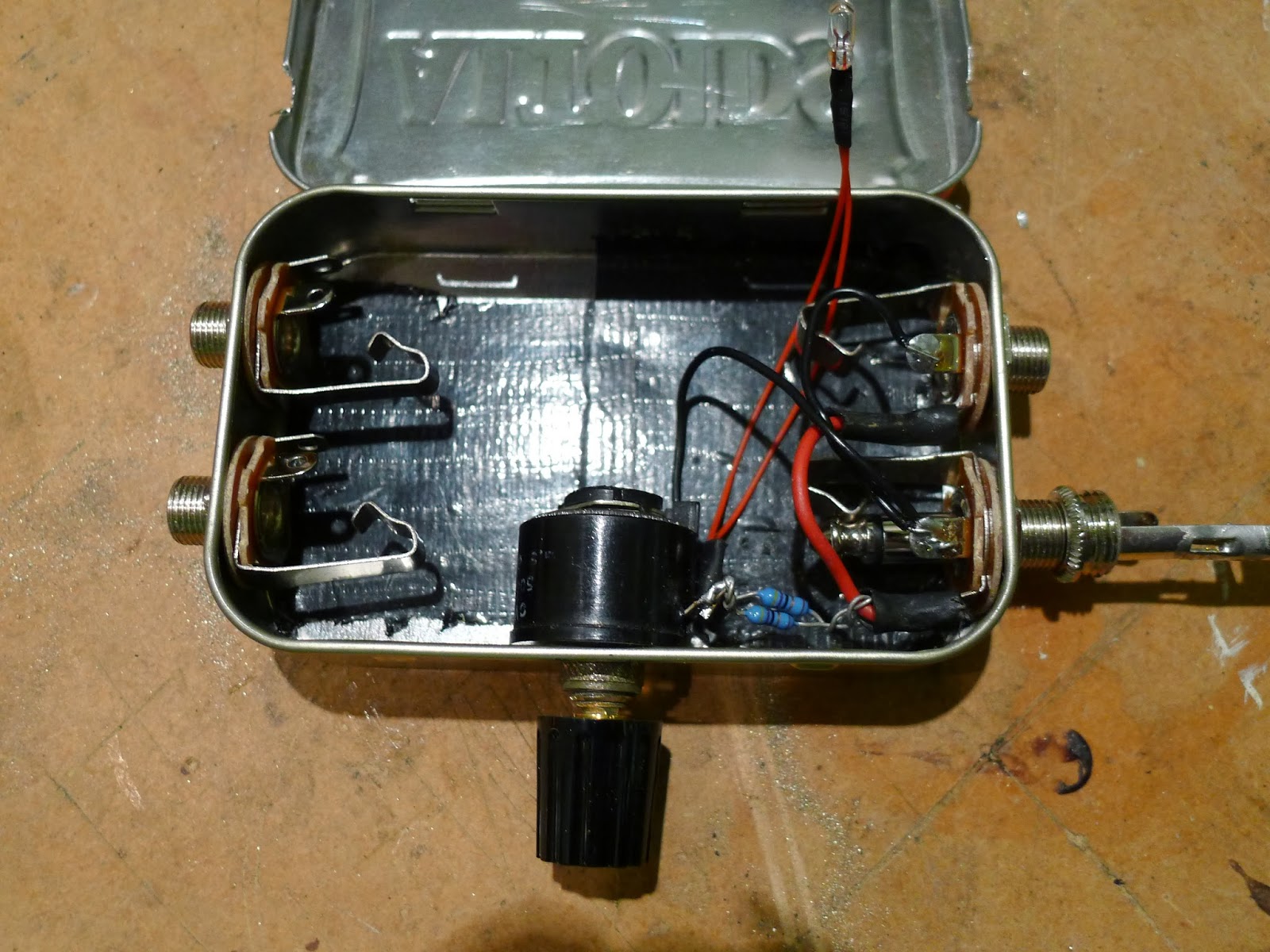 .. sounds off again Simple Optical Compressor for bass guitar