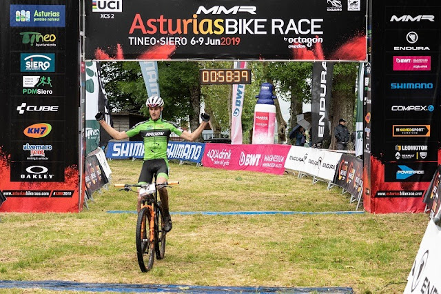 Champion y Fischer se adjudican la Flash Stage de la Asturias Bike Race en Tineo