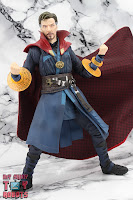 S.H. Figuarts Doctor Strange (Battle On Titan Edition) 32