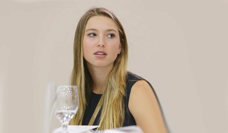 Erin Siena Jobs Wiki, Age, Height, Net Worth, Boyfriend, College, Bio