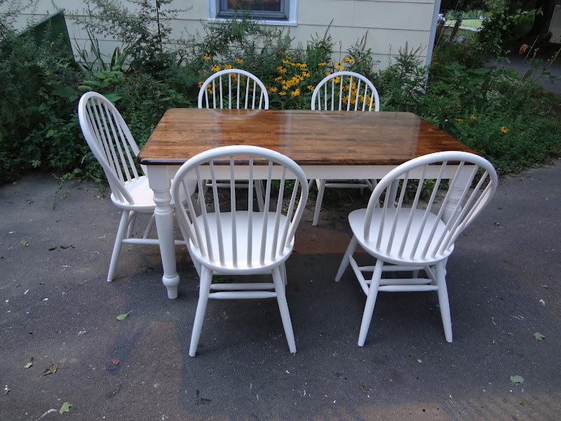 Heir and Space White Farmhouse dining table