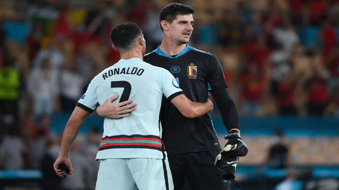 Ronaldo Courtois Berpelukan Cristiano Ronaldo gagal ukir sejarah baru sebagai pencetak gol internasional terbanyak sepanjang masa