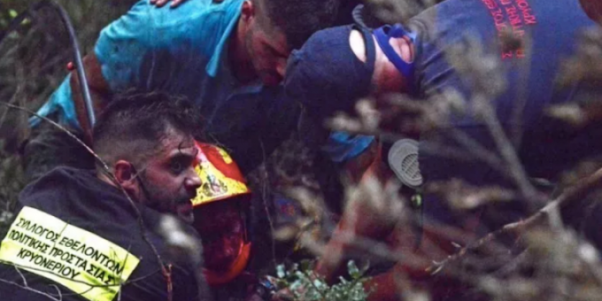 Πατέρας δυο παιδιών με έγκυο γυναίκα ο πυροσβέστης που έπεσε σε πηγάδι στην Βαρυμπόμπη