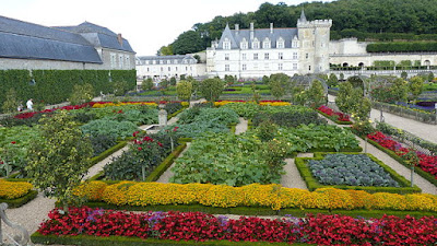 « Villandry - le Château - les Jardins (12-2014) 2014-08-21 16.50.37 » par BUFO88 — Travail personnel. Sous licence CC BY-SA 3.0 via Wikimedia Commons - http://commons.wikimedia.org/wiki/File:Villandry_-_le_Ch%C3%A2teau_-_les_Jardins_(12-2014)_2014-08-21_16.50.37.jpg#/media/File:Villandry_-_le_Ch%C3%A2teau_-_les_Jardins_(12-2014)_2014-08-21_16.50.37.jpg