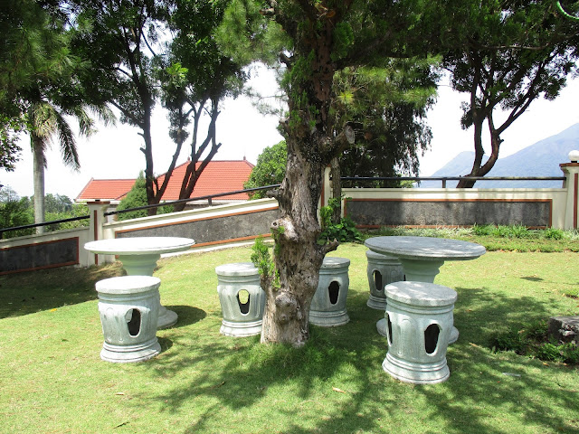 Kolam Renang di Villa Puncak Trawas