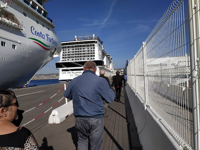 Direction le terminal croisière du port de Marseille