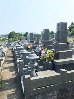 日本文化：お盆と墓参り、暮石
