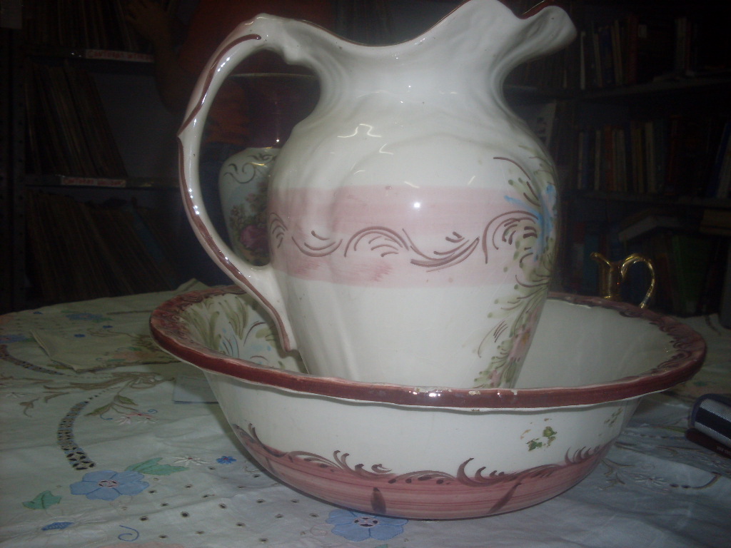 Mostruário Virtual Diálogo & Cultura: Jarra Com Bacia em Porcelana Antiga!