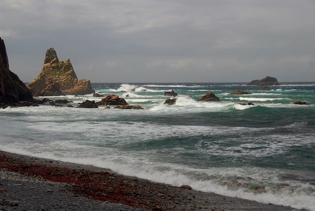 Costa Occidental Asturiana, Entrecabos. Punta Musqueiros e Islas Chugaronas desde Playa de Campiecho, Valdés, Asturias.