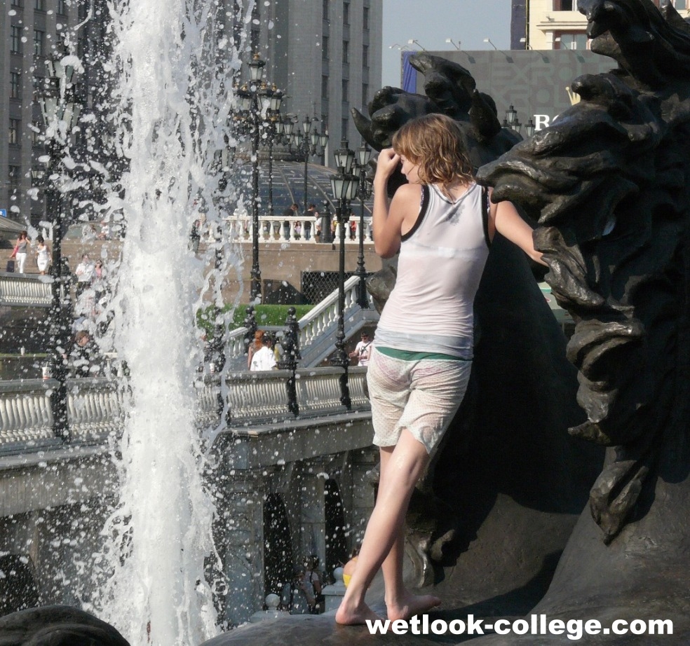 WETLOOK AND CANDID COLLEGE GIRLS: Photos of fountain girls - 2.