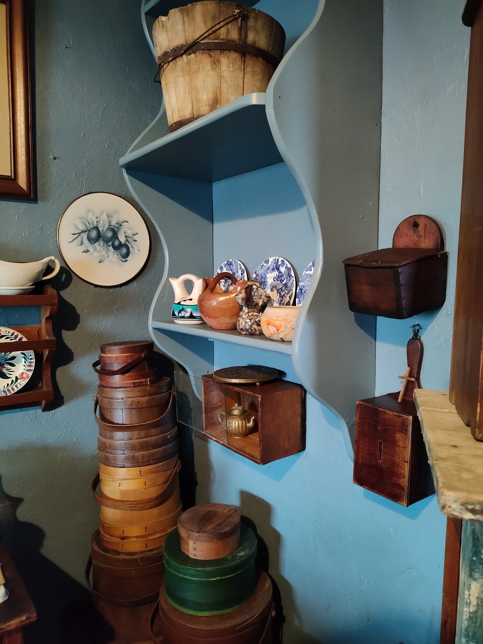 simply iowa: A Few...more Images of Jerri's Estate Sale. December 2-5!!