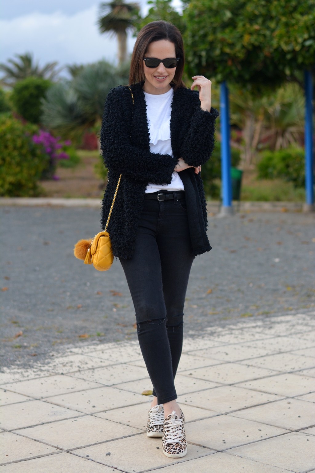 yellow-comfy-outfit