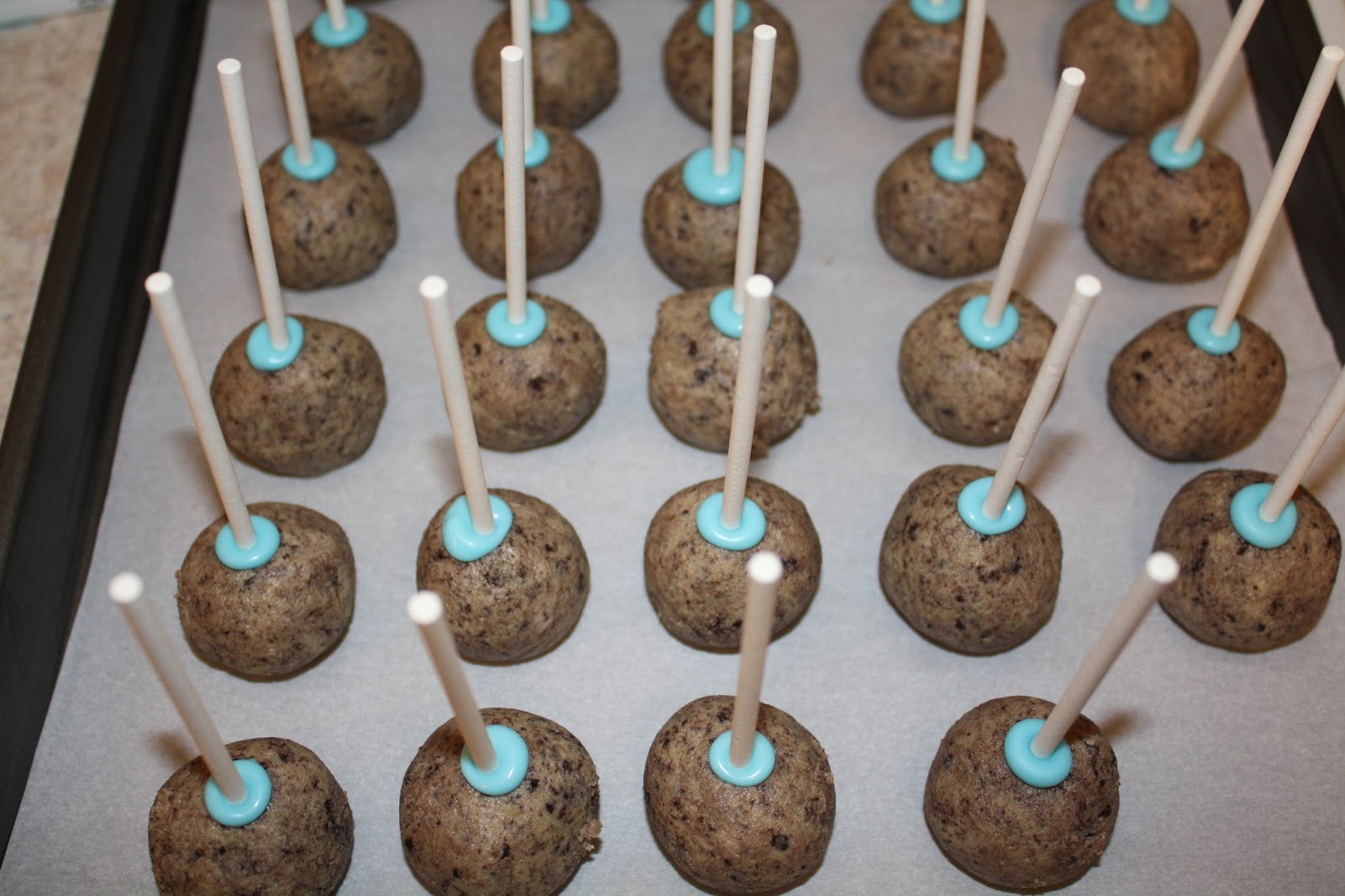 Cookies 'n Cream Cake Pops The Yung Life