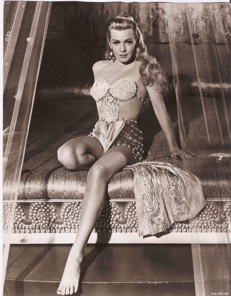 features the starlet Lana Turner . 