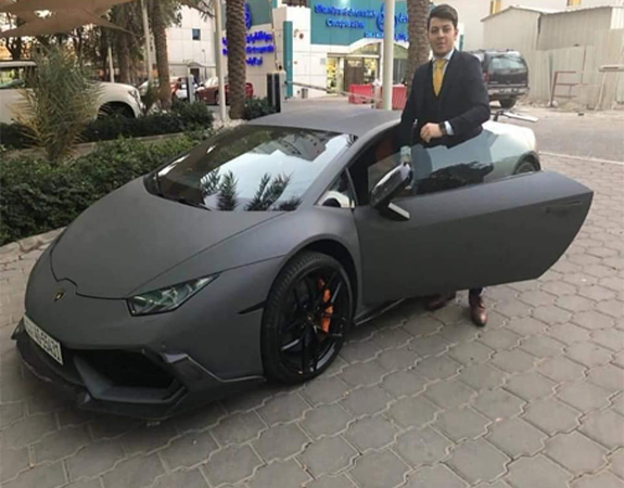 مؤسس قناة طيور الجنة يهدي إبنه سيارة “لامبورغيني” بمناسبة تخرجه من الثانوية العامة 