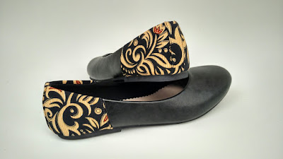 Sepatu Batik The Warna: Black Basic