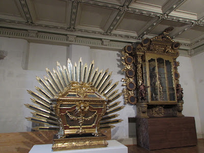 peças de arte sacra no museu da Igreja de Santa Clara do Porto