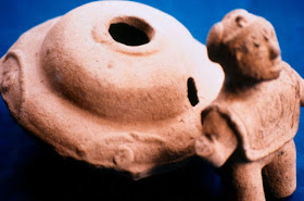 This is the image of an ancient UFO depicted in pottery and found in Mexico from ancient times. The history of mankind needs changing to add Aliens and UFOs plus Dinosaurs.